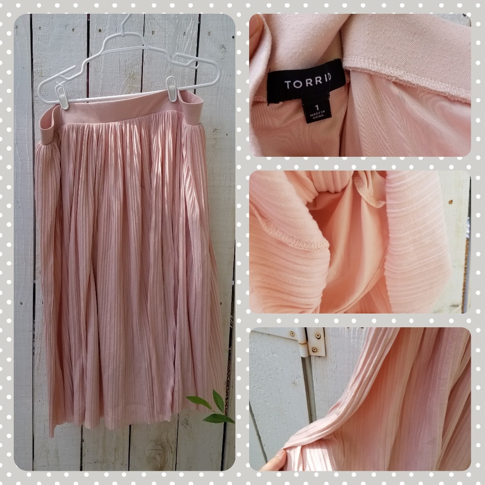 Torrid Pink Crinkle Skirt